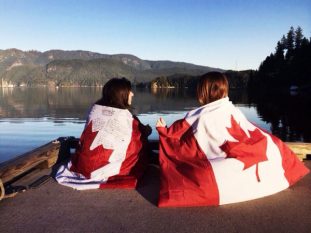 Foto de uma amiga minha em seu intercâmbio para North Vancouver – Deep Cove