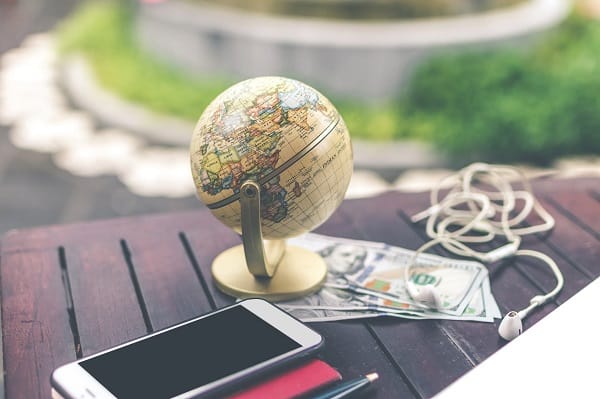 Como levar dinheiro para o exterior? Tudo o que você precisa saber antes de embarcar na viagem internacional