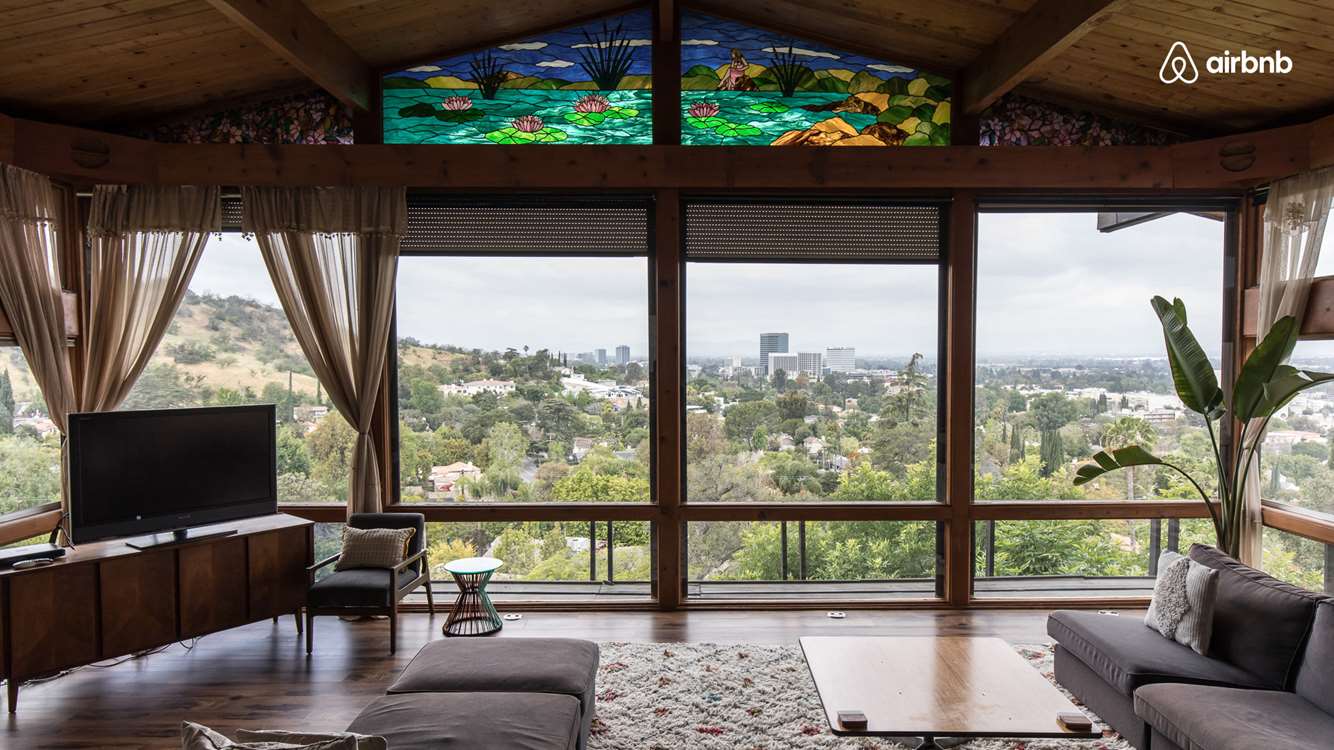 Airbnb - Hollywood Vintage Home