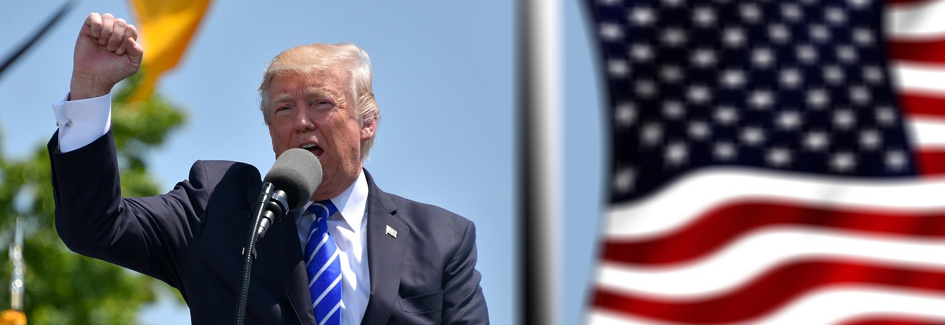 Com Trump cede à pressão das universidades e vistos de estudantes permanecem ativos nos EUA