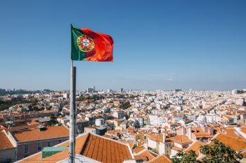 Conheça qual o salário mínimo em Portugal e o custo de vida nesse país europeu