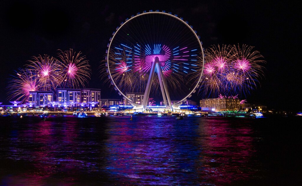 Ain Dubai ilumina a cidade com incrível show de abertura