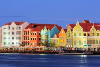 Booking.com selecionou 6 lugares coloridos ao redor do mundo