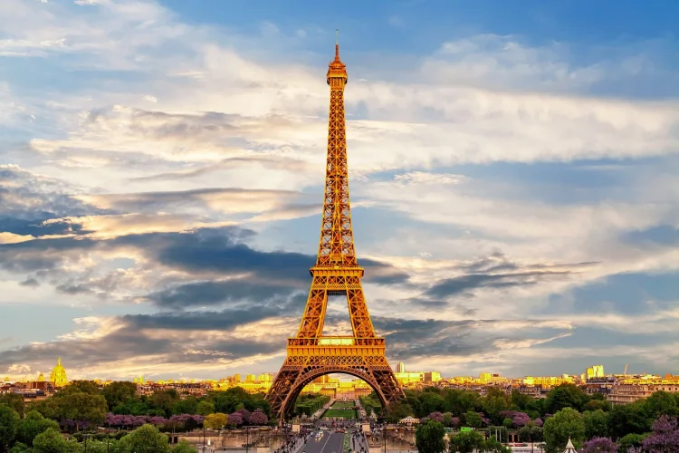 Campus France Brasil Oferece Bolsas de Estudos na França Edição 2023-2024 eiffel tower paris france 3349075