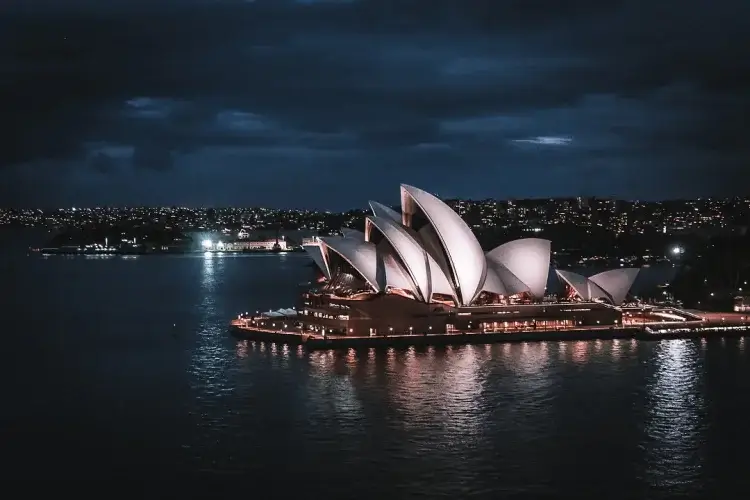 Descubra as melhores cidades com bolsas de estudos e vistos estendidos na Austrália (imagem pexels-szabolcs-toth-4687945)